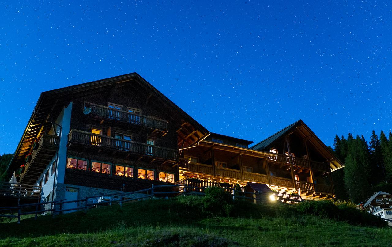 Hotel Sattleggers Alpenhof & Feriensternwarte Greifenburg Exterior foto