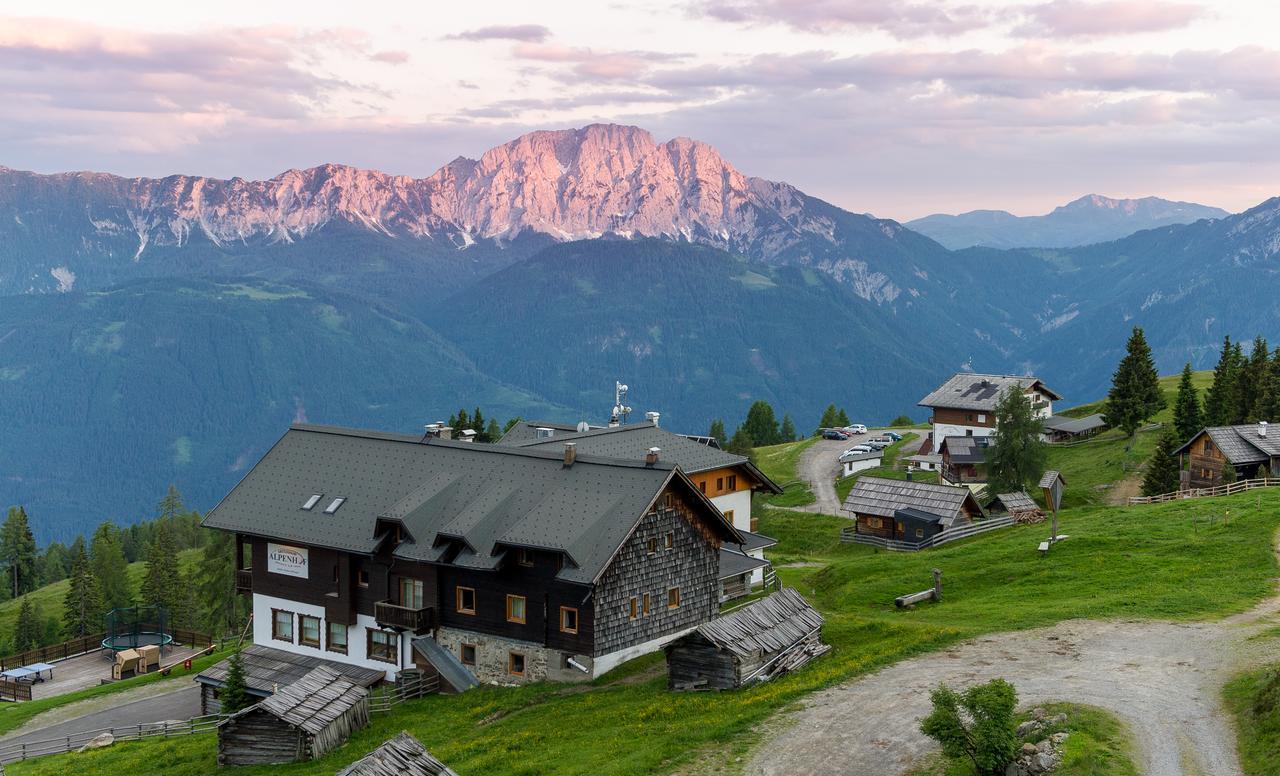 Hotel Sattleggers Alpenhof & Feriensternwarte Greifenburg Exterior foto